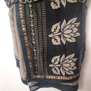Elegant Floral Print Saree with Contrast Blouse