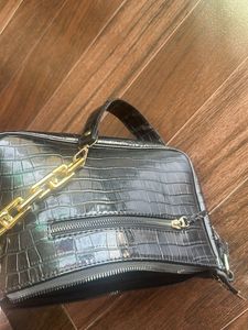 IMPORTED THRIFTED Black Croc Embossed Shoulde