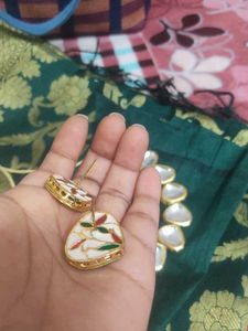 Beautiful Kundan Necklace &amp; Earring Set