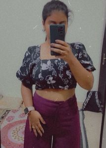 Black floral puff sleeve top