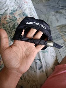Tommy Hilfiger cap.