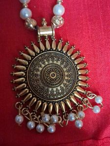 Pearl &amp; Gold Tone Necklace