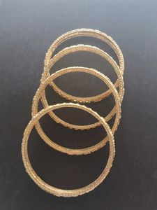 set of four Gold Bangles Se