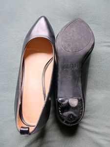 Classic Black Pointed Toe Heels