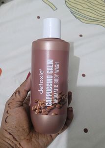 Detoxie Fruit Infused Body Wash Cappuccino Clam