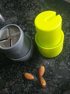 Kitchen Gadget - Grater/Slicer