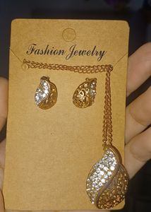 Pendent Set Can (Price Negotiable )