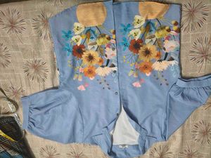 Chic Blue Floral Print Button-Up Shirt in xl size