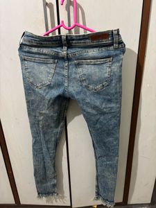 Splash Brand Acid Wash Frayed Hem Jeans
