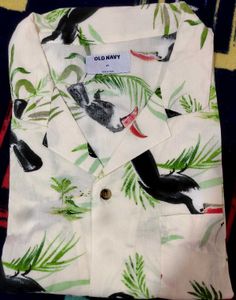 Top style. Old Navy Tropical Toucan Print Shirt
