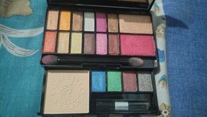 Colors Queen Makeup Studio Palette