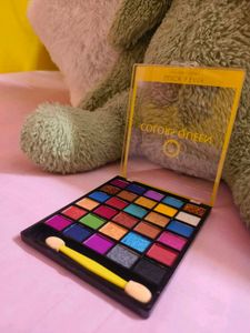 Colors Queen Eyeshadow Palette