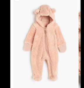 Adorable Bear furry roompar