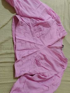 pink top