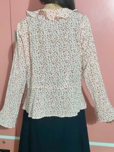 Chic Floral Ruffle Blouse