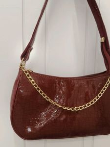 Chic Burgundy Shoulder Bag with Gold Chain