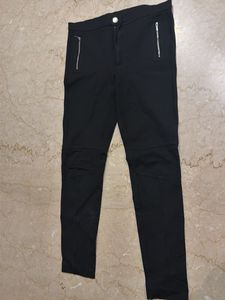 Super black pants with detailing