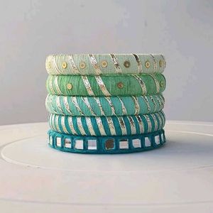 Set of 5 Stylish Bangles🩵