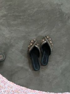 Embellished Juttis/Mojaris