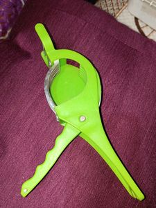 Green& White Plastic Vegetable Cutter Manual