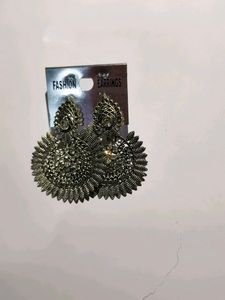 Stylish Antique Gold Earrings