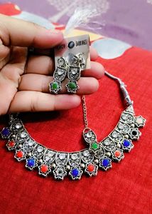 beautiful set wid mamgtika and earrings