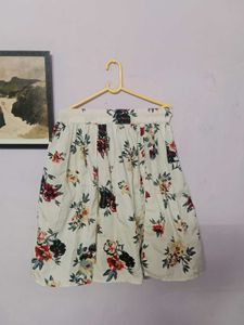 Chic Floral Print Mini Skirt