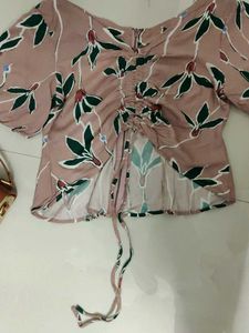 Chic Floral Top🌺🌿
