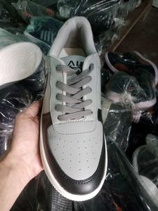 NEW NO USED SNEAKERS SHOES FOR MEN.