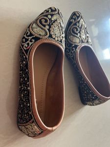 Embroidered Jutti Flats