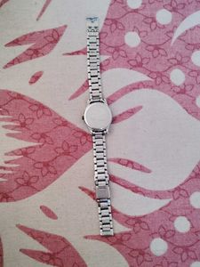 116.Elegant Women's Silver Watch