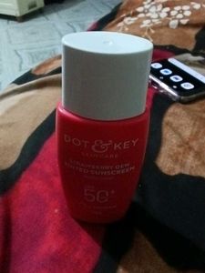 Dot &amp; Key Strawberry Dew Tinted Sunscreen SPF 50 P