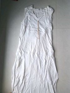 White V-Neck Sleeveless Kurta