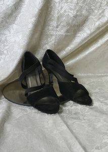 Black Strap Heels 🖤🪞