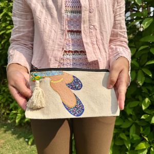 Handpainted jutti Design bag with parrot