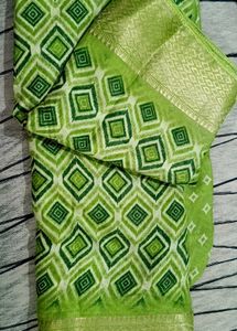 Elegant Green Geometric Print Saree