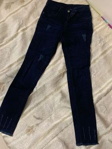 Chic Distressed High-Rise Skinny Jeans in Dark Ind