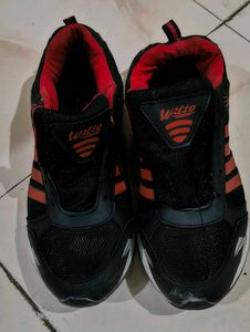 Men's Black & Red Sport Shoes