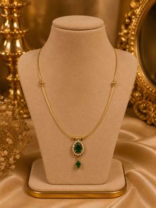 Elegant Emerald &amp; Diamond Necklace