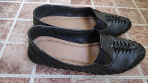 Stylish Black Flats