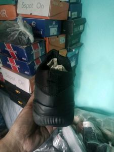 NEW NO USED CASUAL SHOES FOR MEN AND WOMEN.