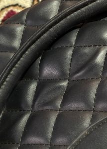 Chic Quilted Handbag with Gold Chain Accent