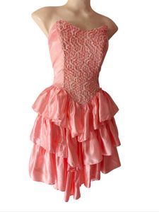 🌸 Elegant Strapless Ruffle Dress 🌸