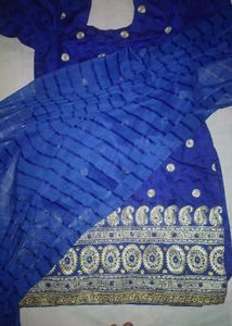 Blue Embroidered Kurti Set with Salwar (Preloved)