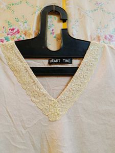 🇳🇿💫🎀Cream V-Neck Lace Trim Sleeveless Top