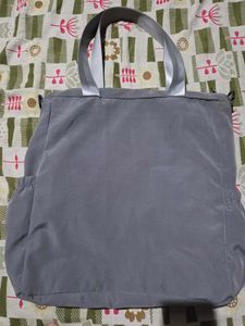 Gray Fashion Tote Bag with a pouch