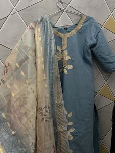 Elegant Blue Embroidered Kurta M size