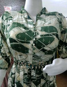 Elegant Green Leaf Print Gown