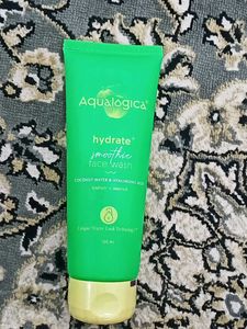 Aqualogica Hydrate+ Smoothie Face Wash