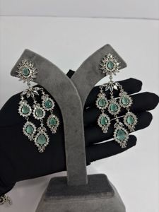 Stunning Emerald &amp; Diamond Necklace Set